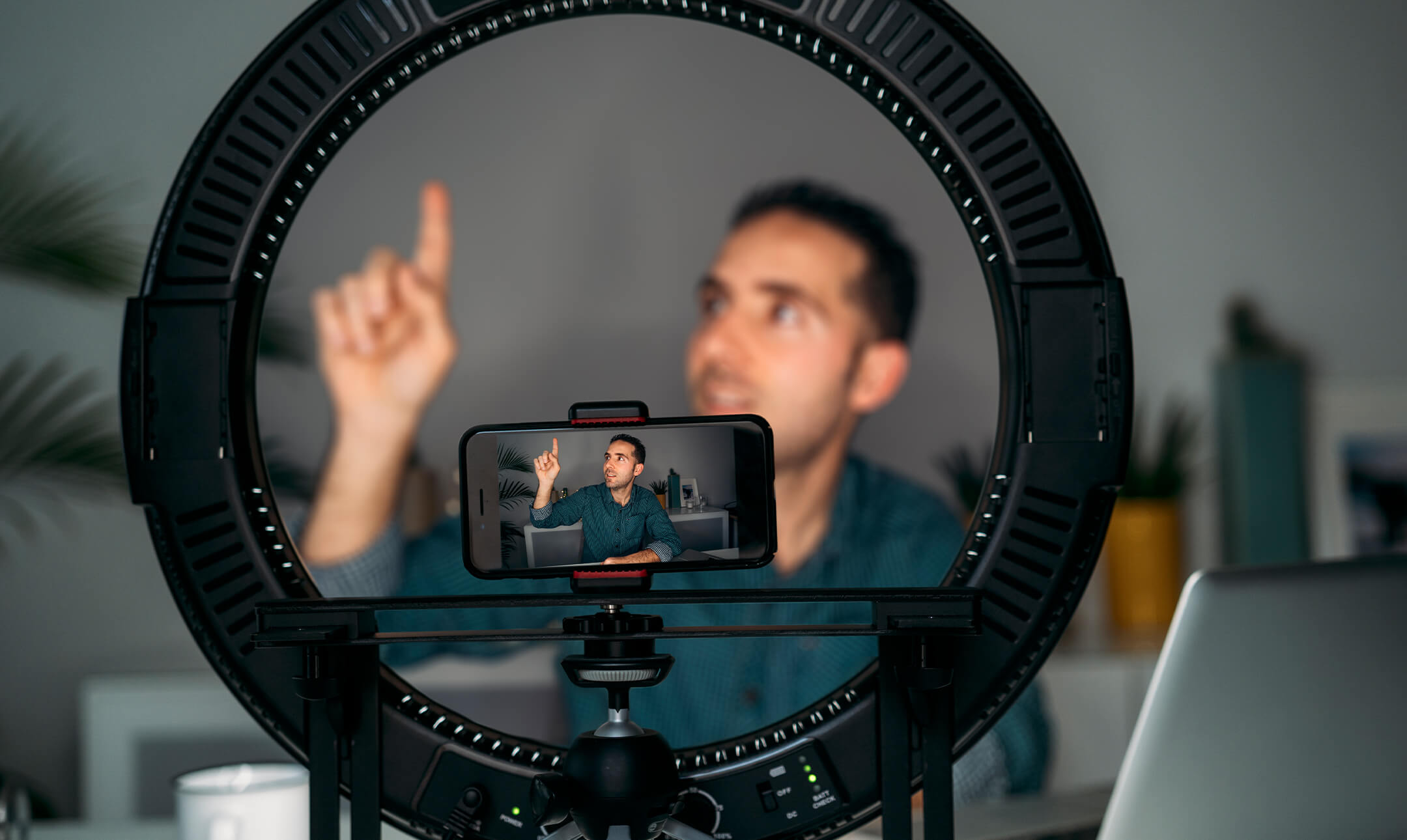 vlogger vlogger